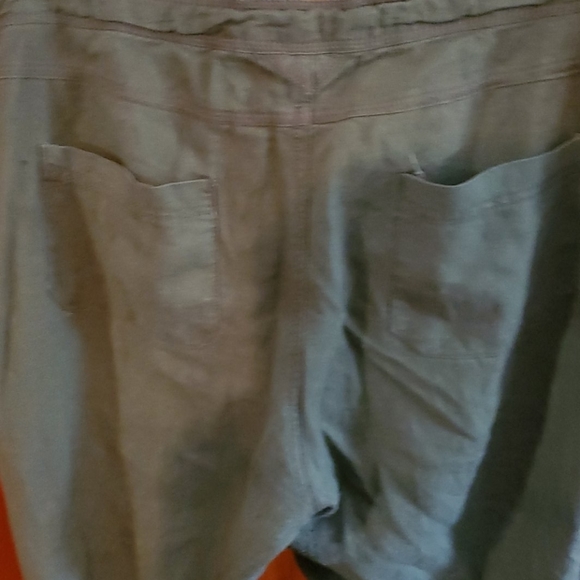 Capris - Picture 3 of 4